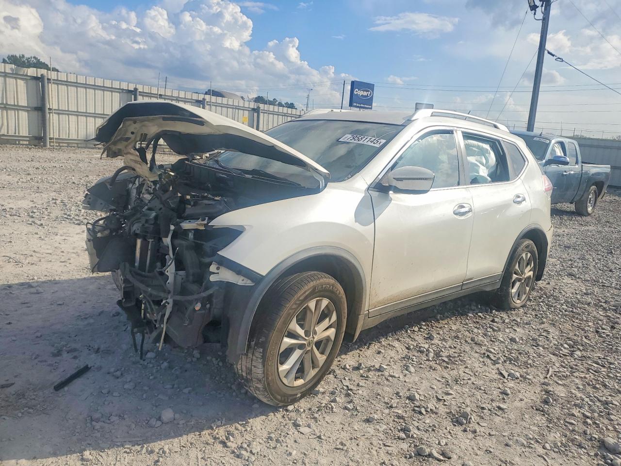 Salvage Nissan Rogue Image