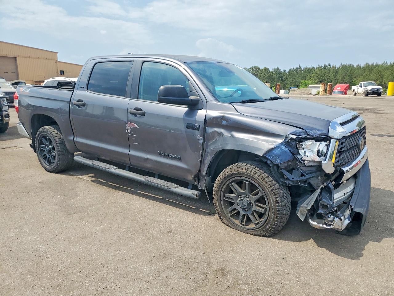 Toyota Tundra Crewmax Sr5