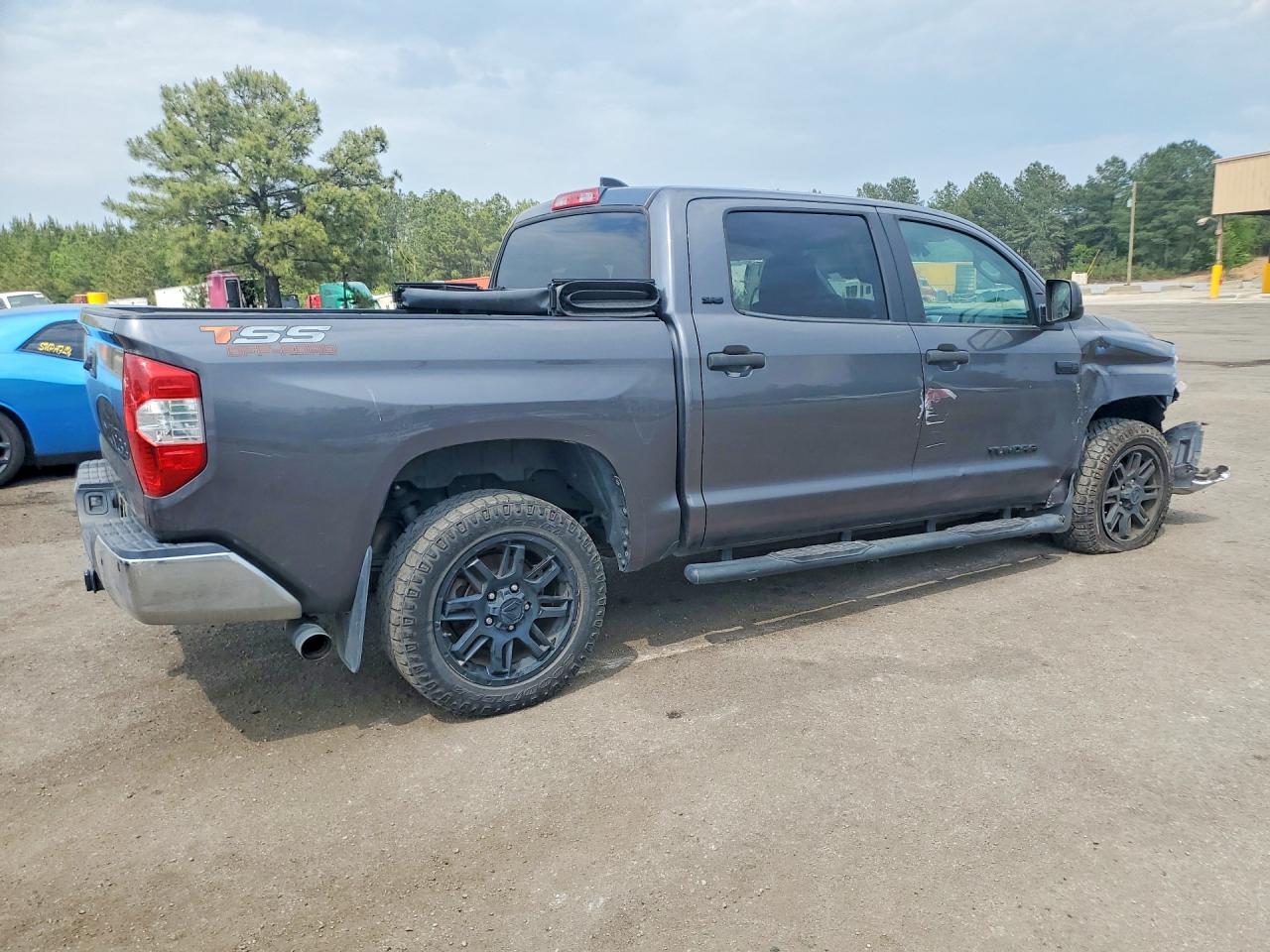Toyota Tundra Crewmax Sr5