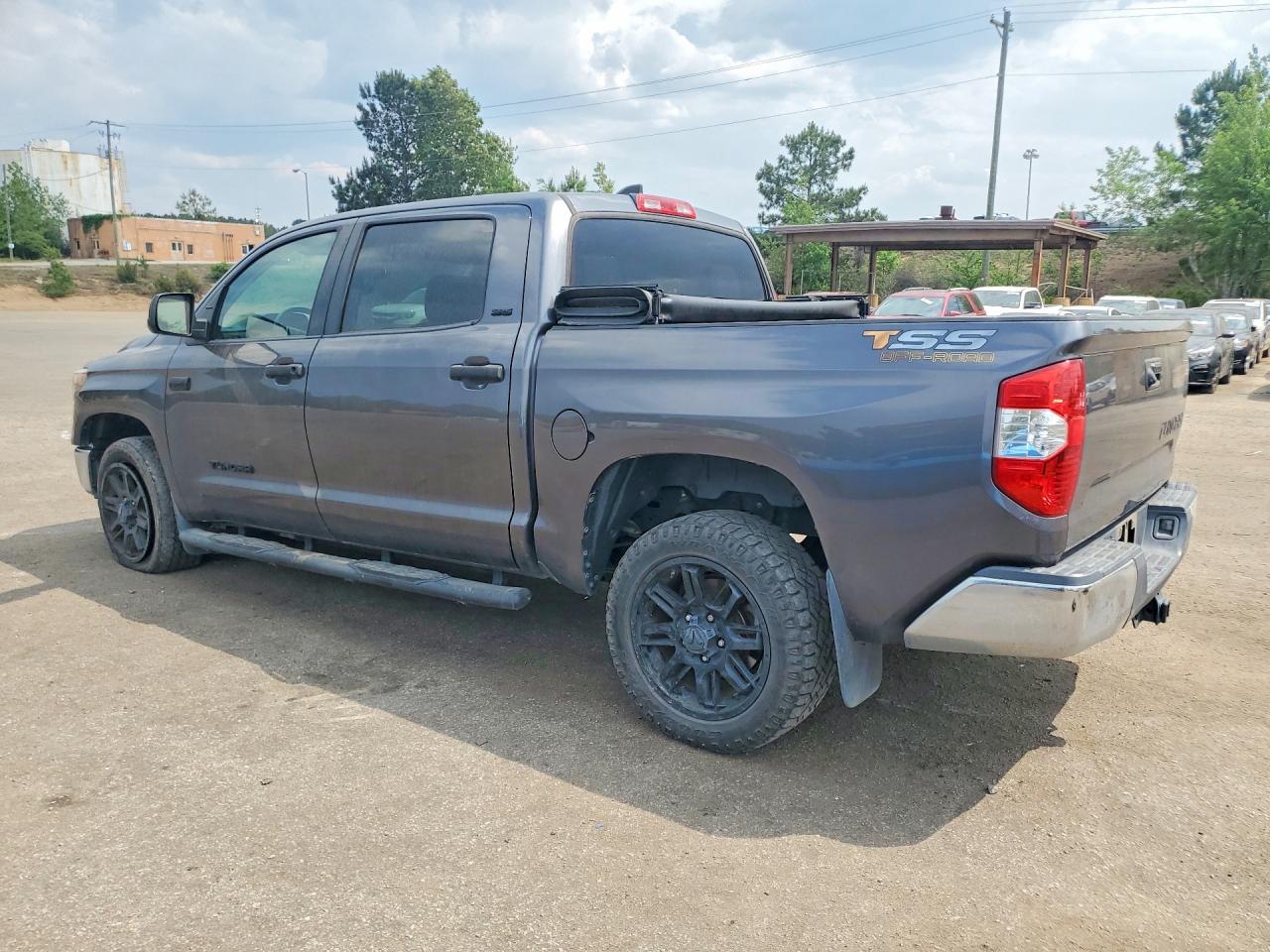Toyota Tundra Crewmax Sr5