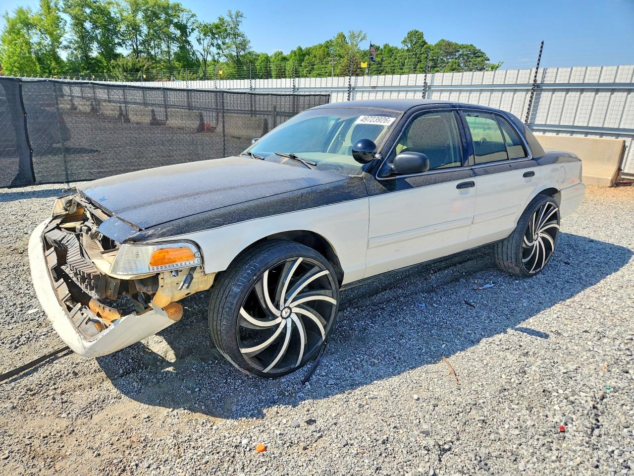 Salvage Ford Crown Vic Image
