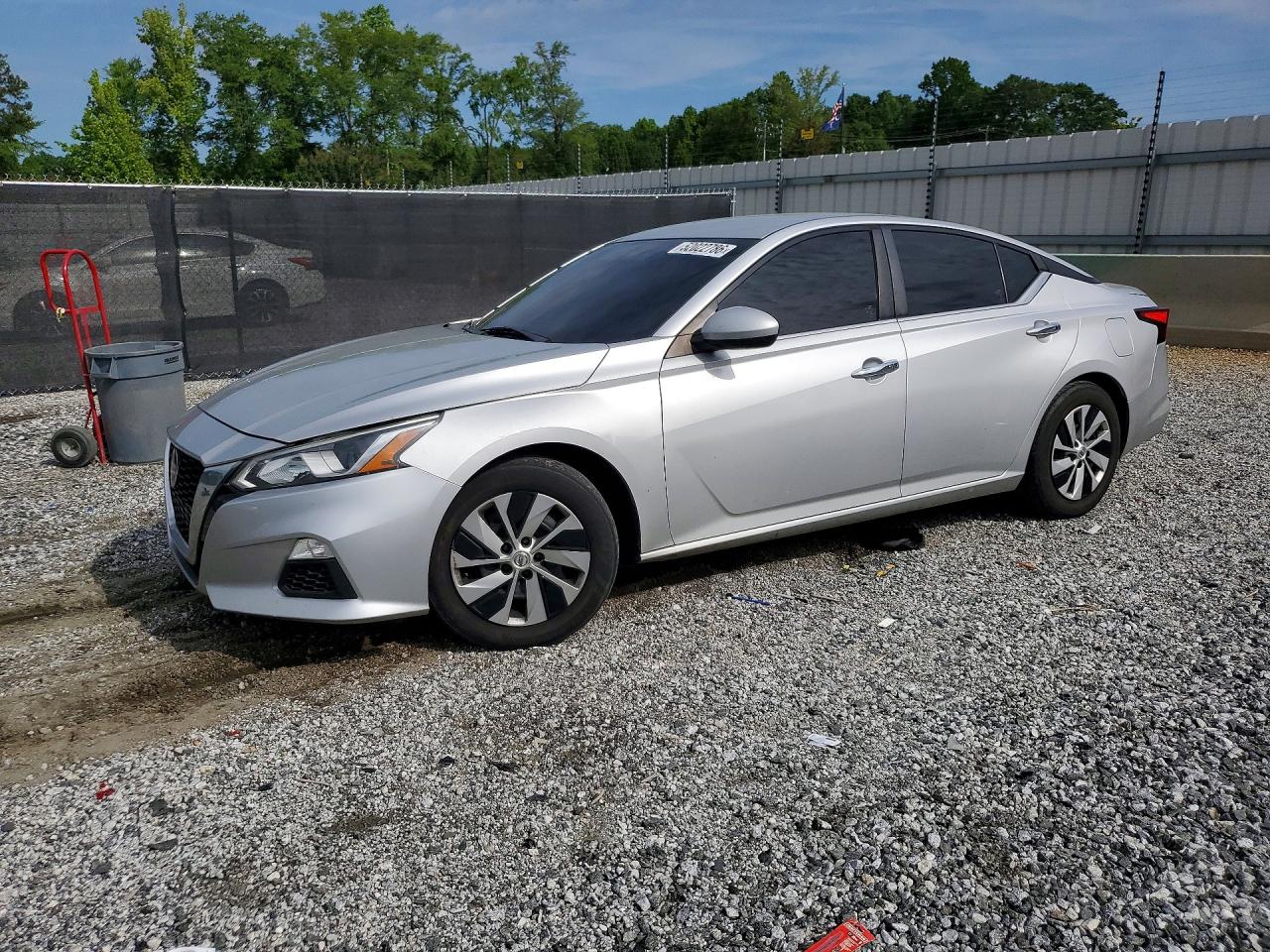 Salvage Nissan Altima Image