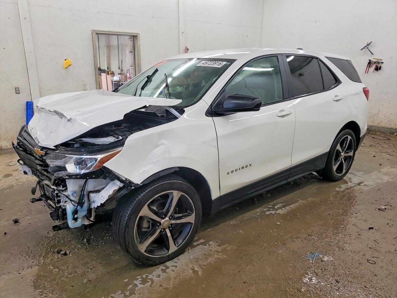 Salvage Chevrolet Equinox Image
