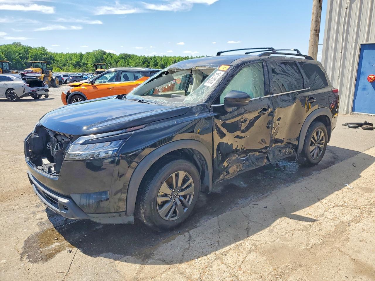 Salvage Nissan Pathfinder Image
