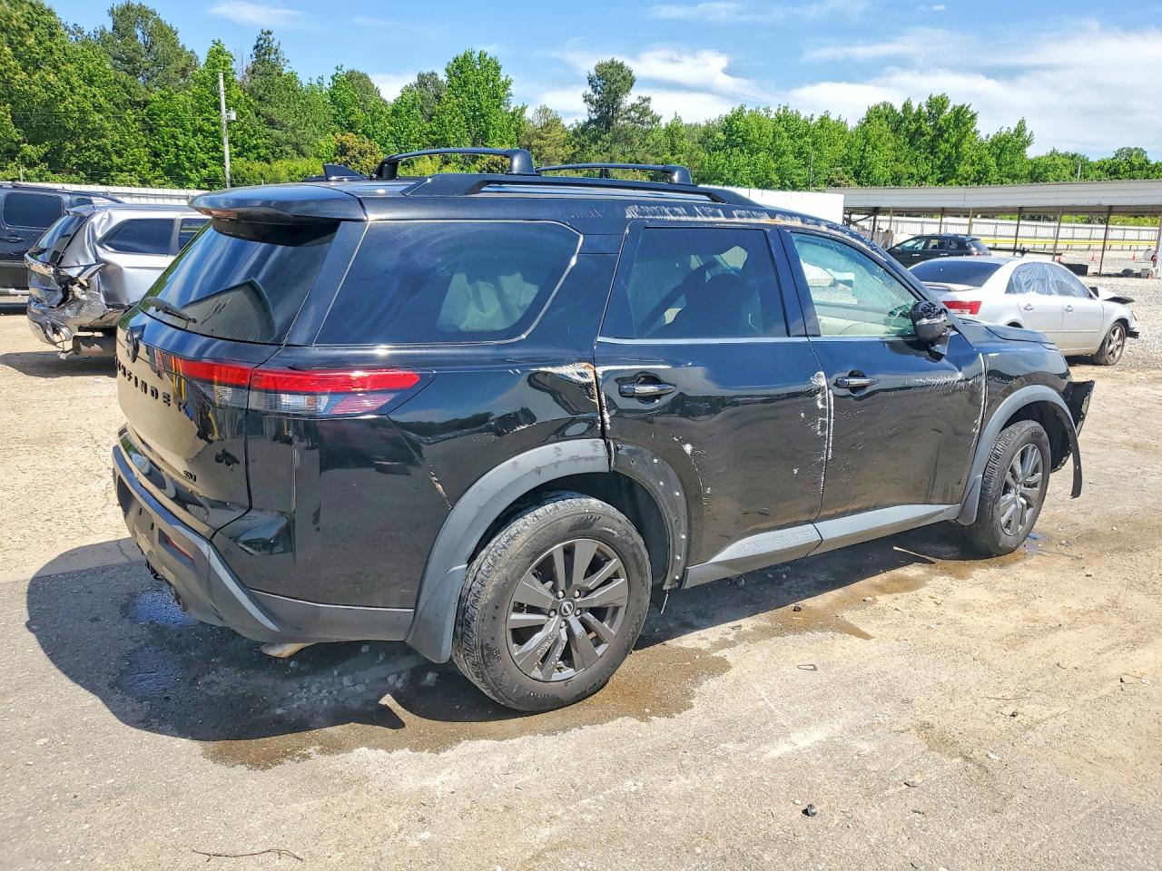 Nissan Pathfinder Sv