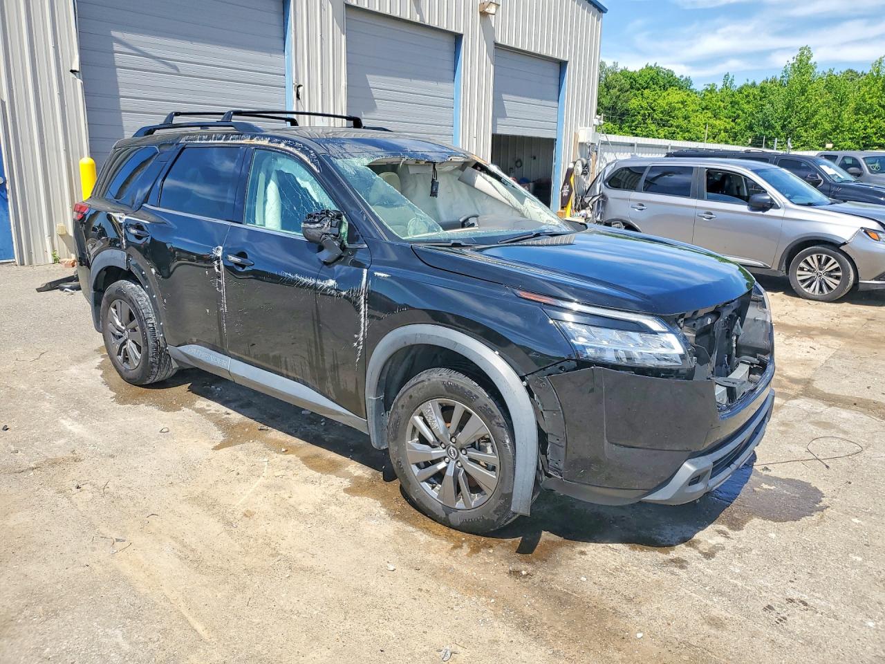Nissan Pathfinder Sv