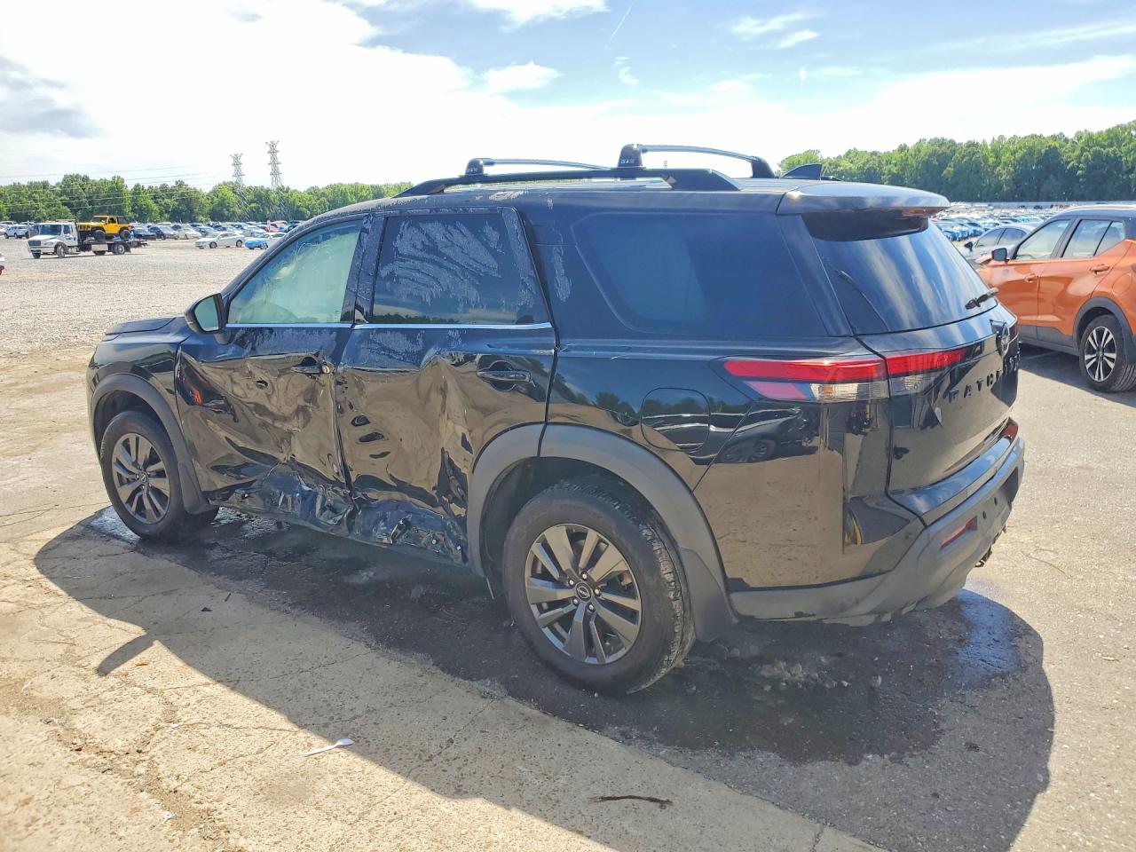 Nissan Pathfinder Sv