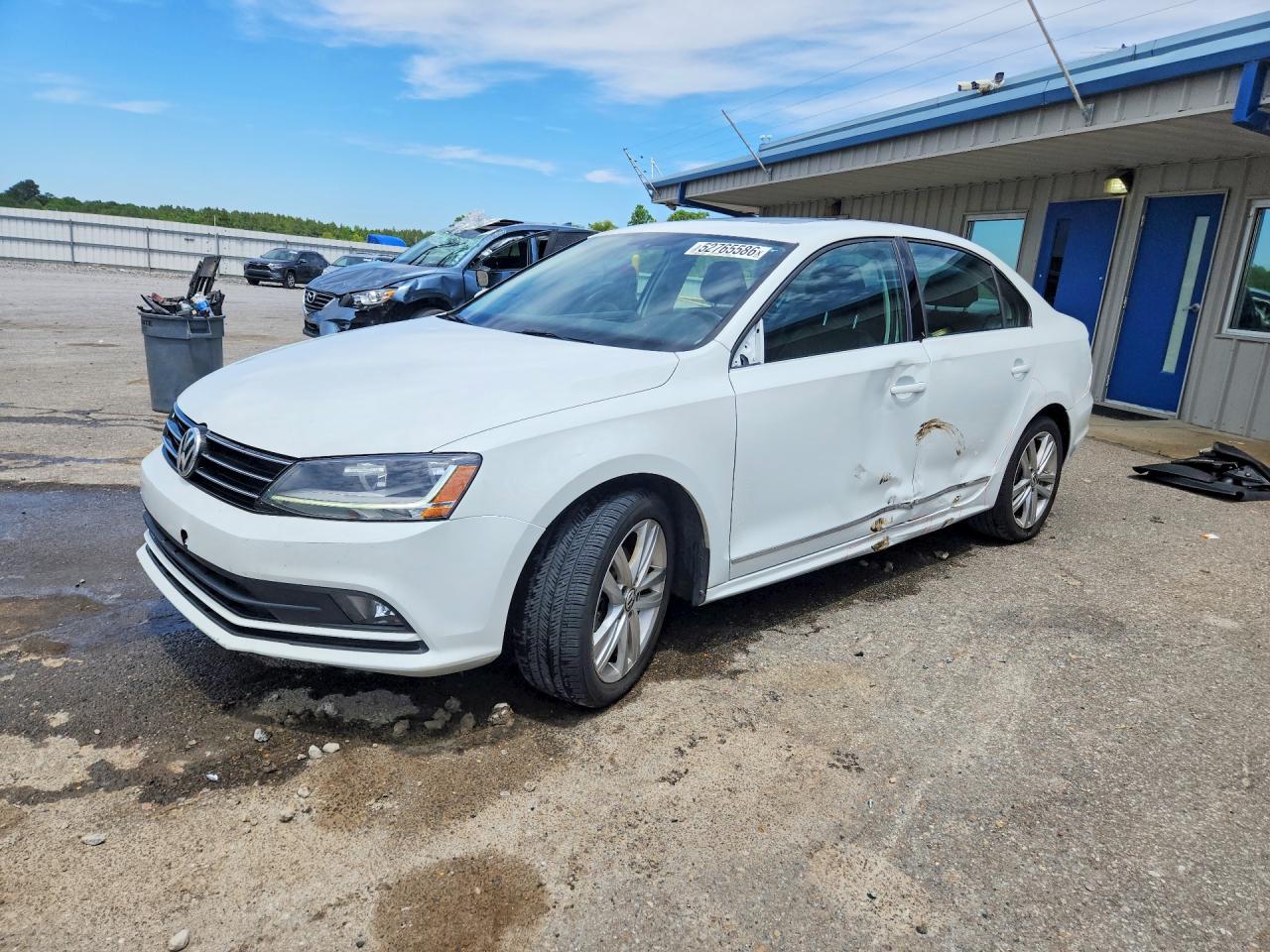 Salvage Volkswagen Jetta Image