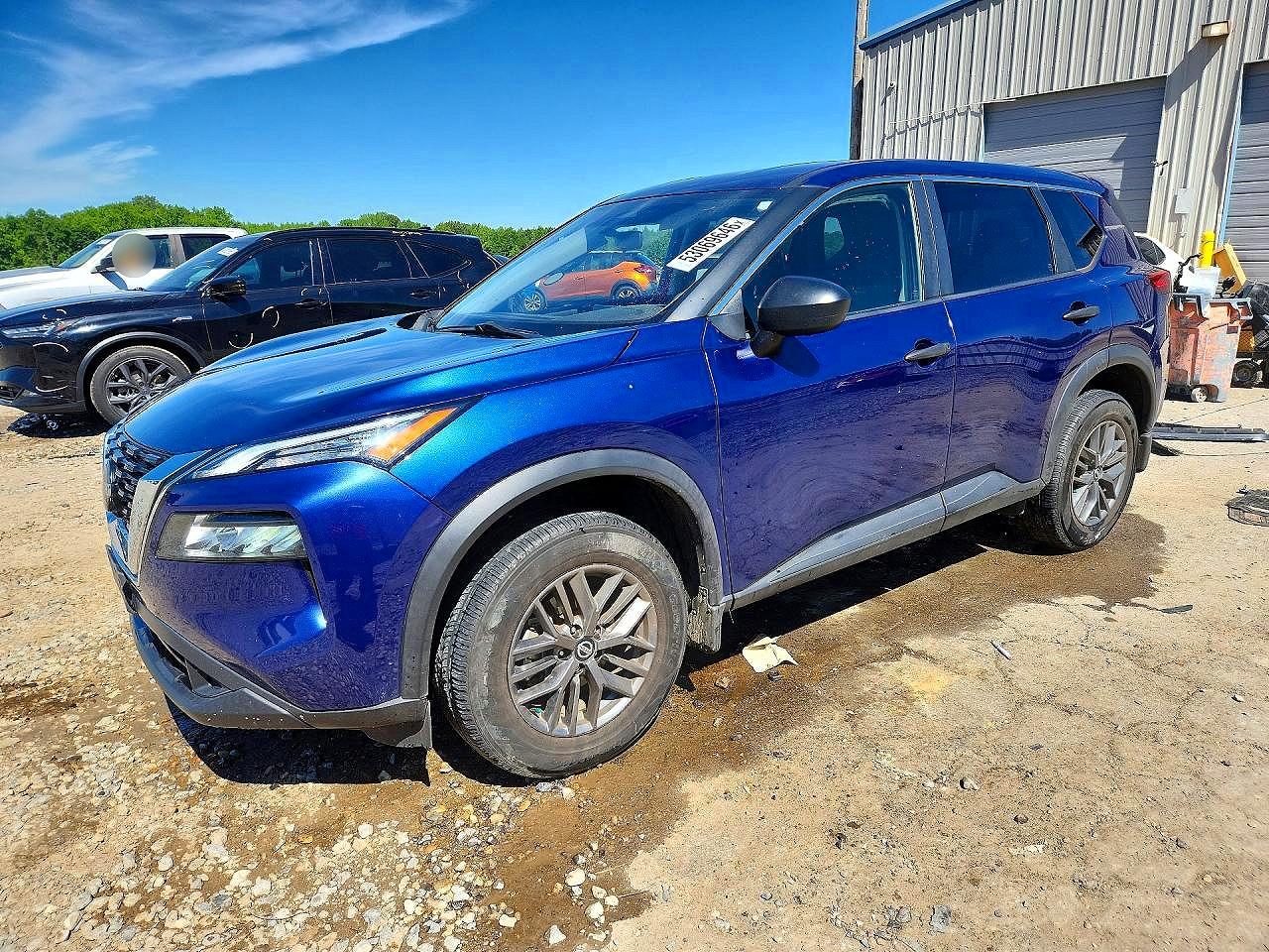 Salvage Nissan Rogue Image