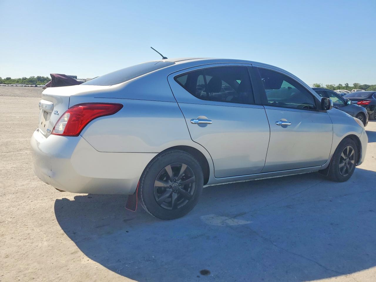 Nissan Versa 1.6 S