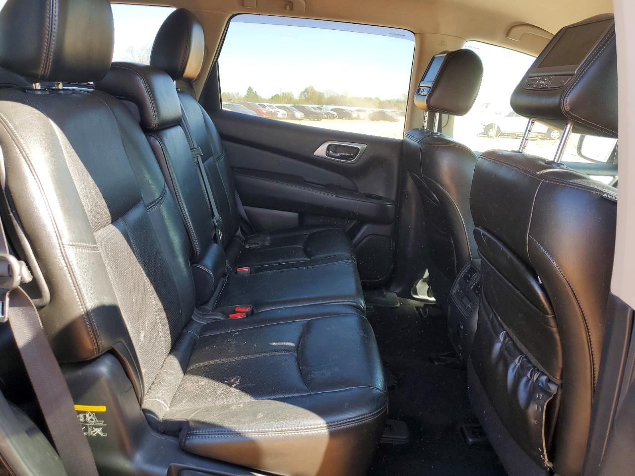 Nissan Pathfinder S