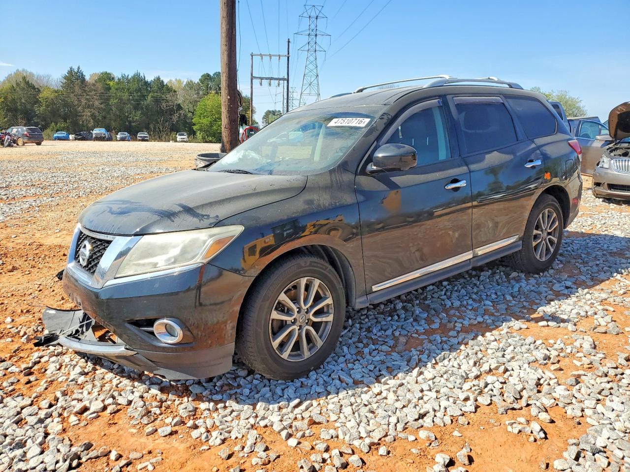 Salvage Nissan Pathfinder Image