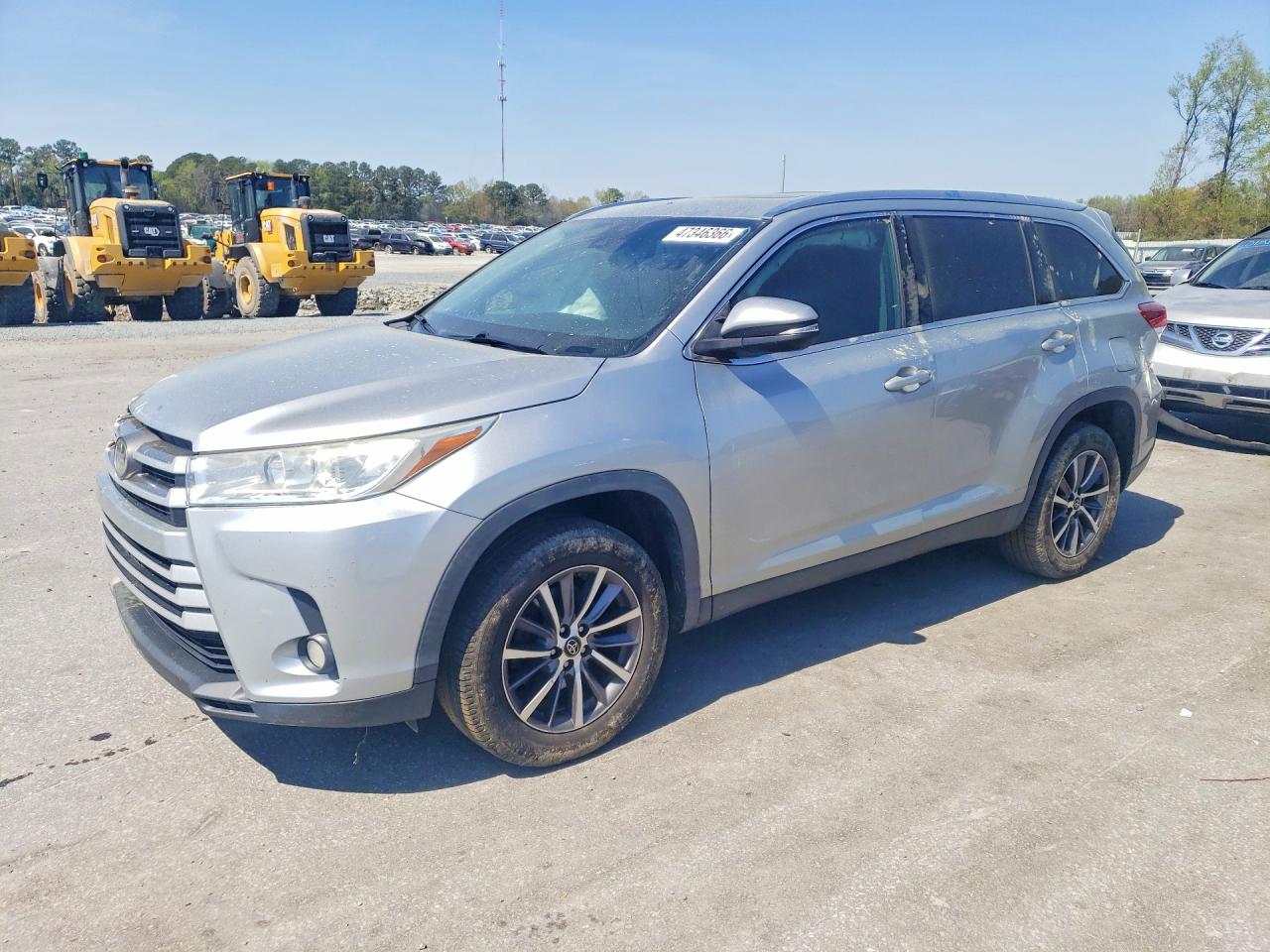 Salvage Toyota Highlander Image