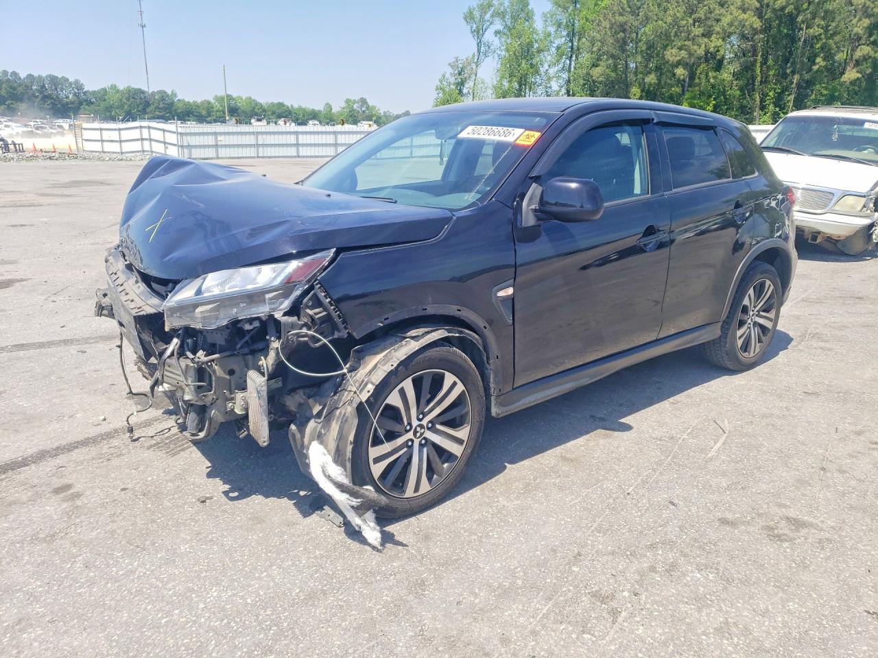 Salvage Mitsubishi Outlander Image