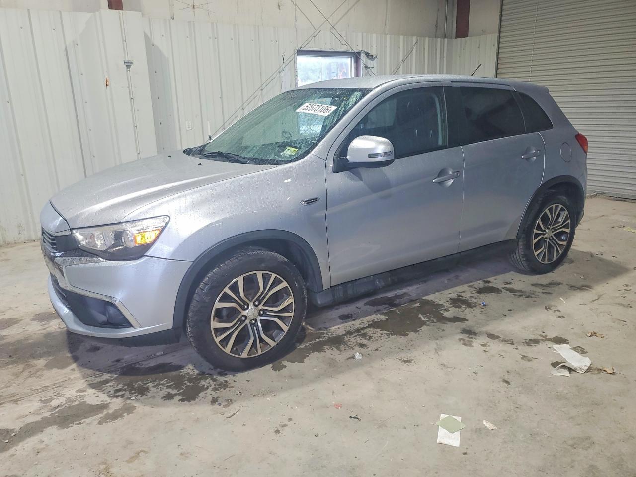 Salvage Mitsubishi Outlander Image