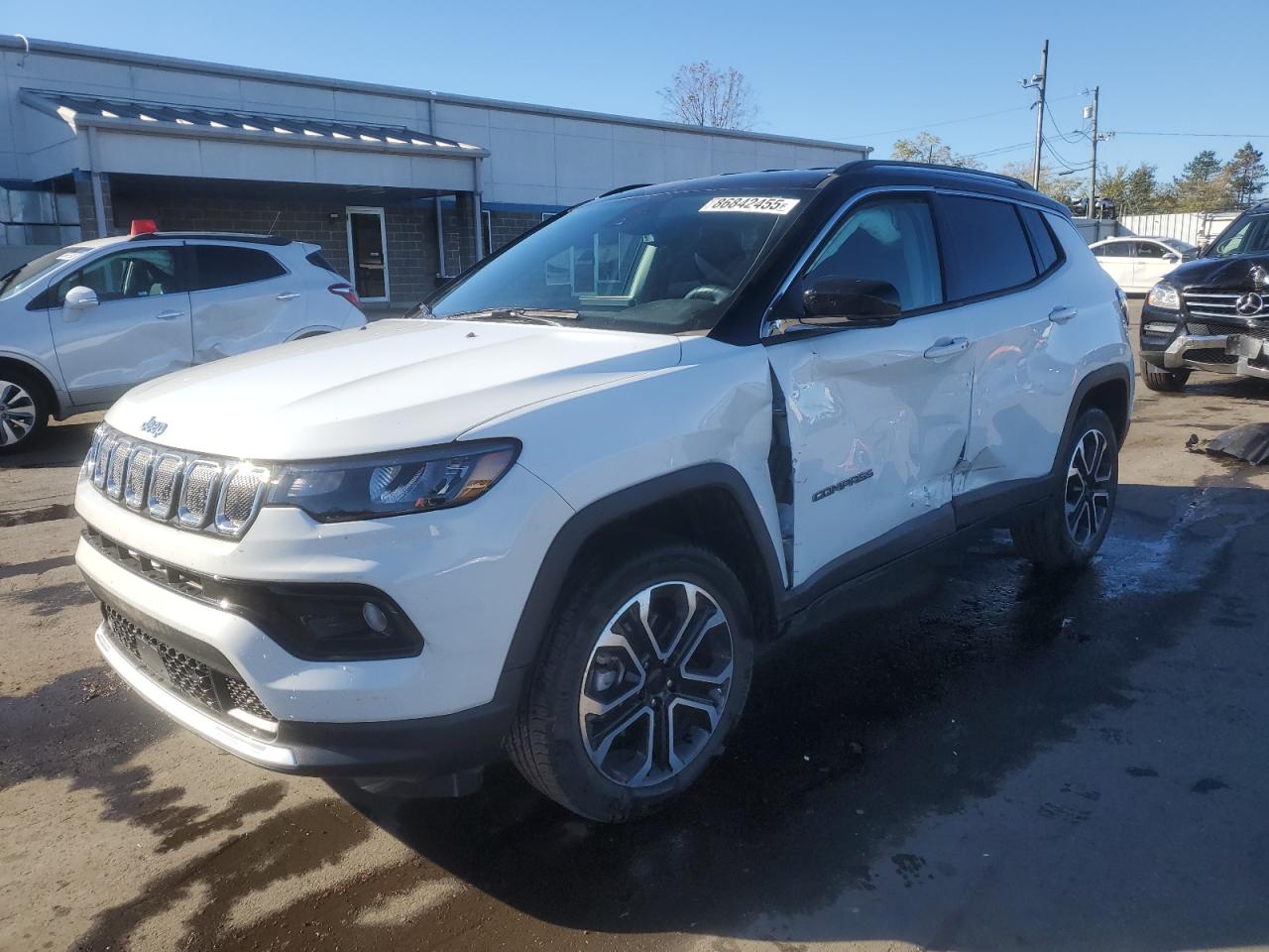 Salvage Jeep Compass Image