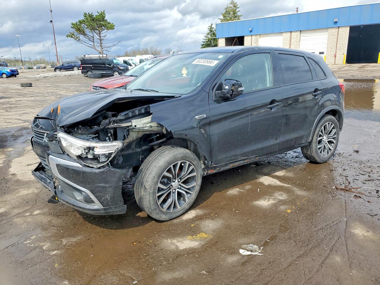 Salvage Mitsubishi Outlander Image