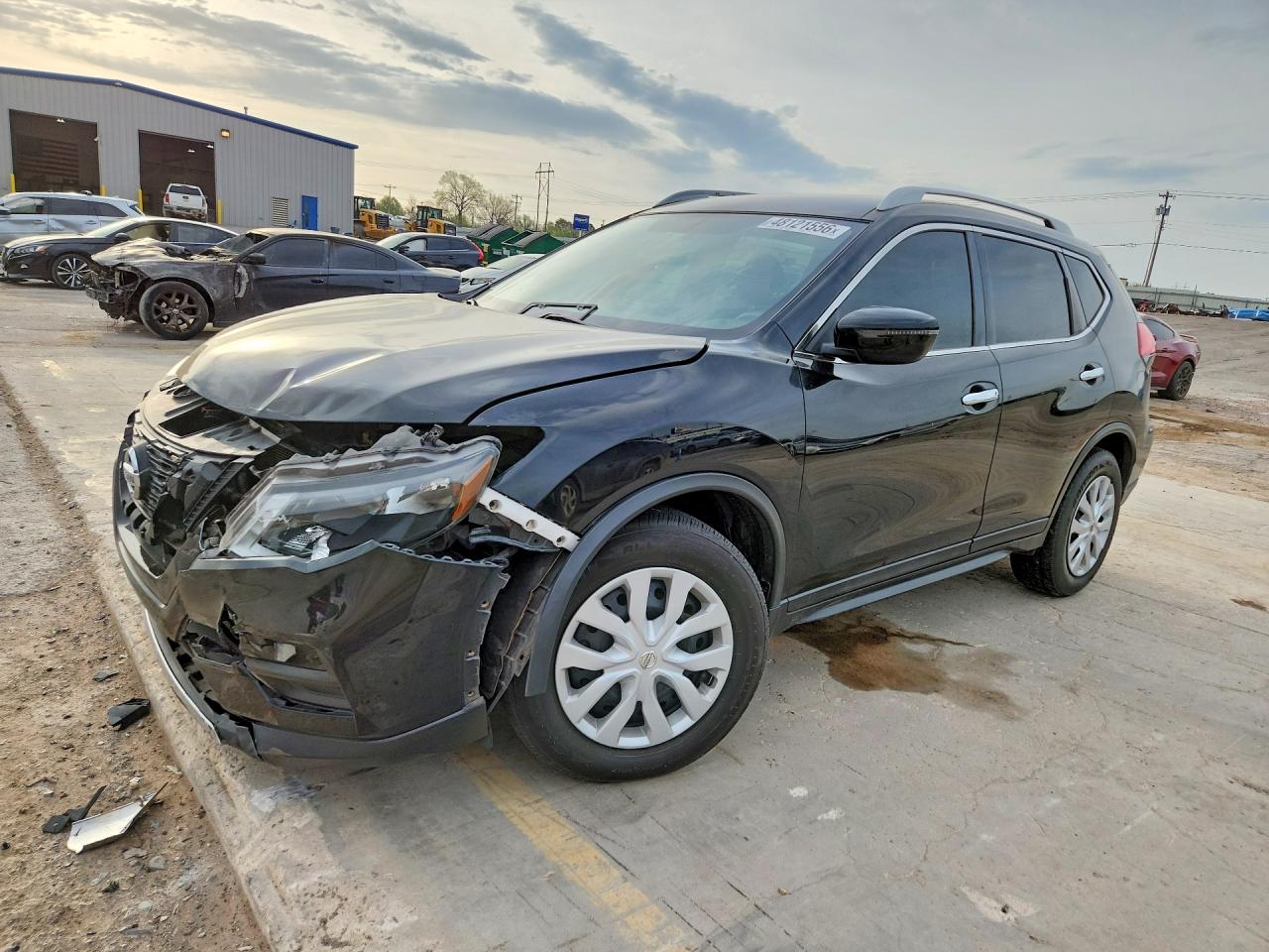 Salvage Nissan Rogue Image