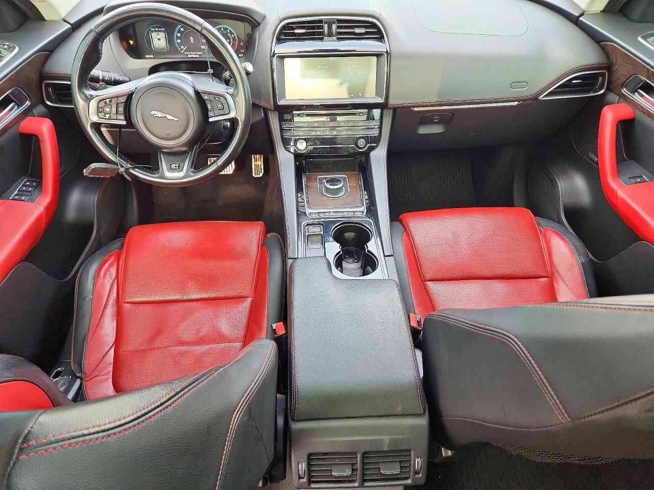 Jaguar F-PACE R - Sport