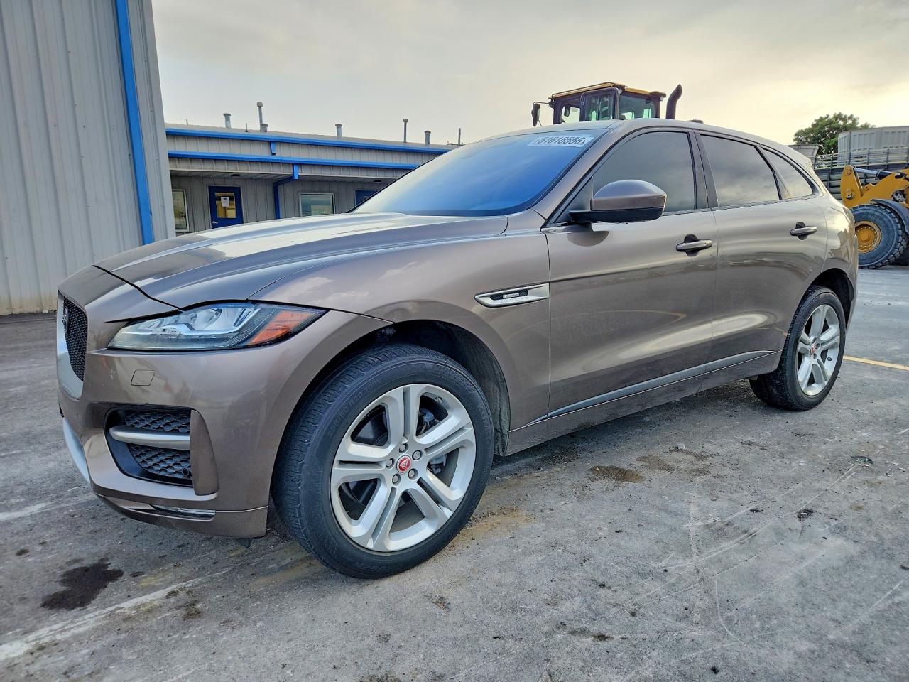 Salvage Jaguar F-PACE Image