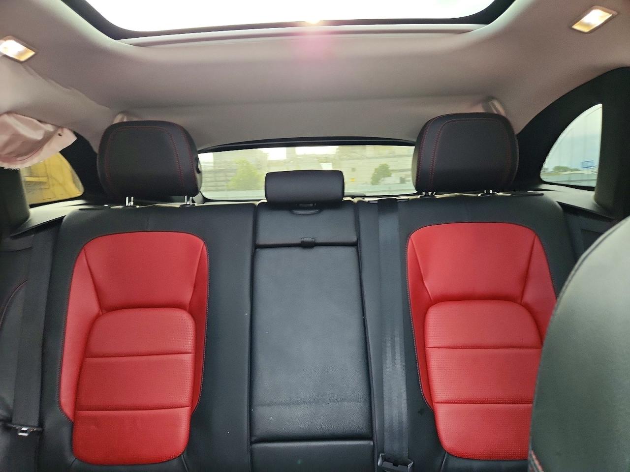 Jaguar F-PACE R - Sport