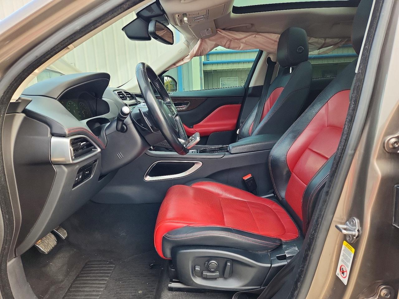 Jaguar F-PACE R - Sport