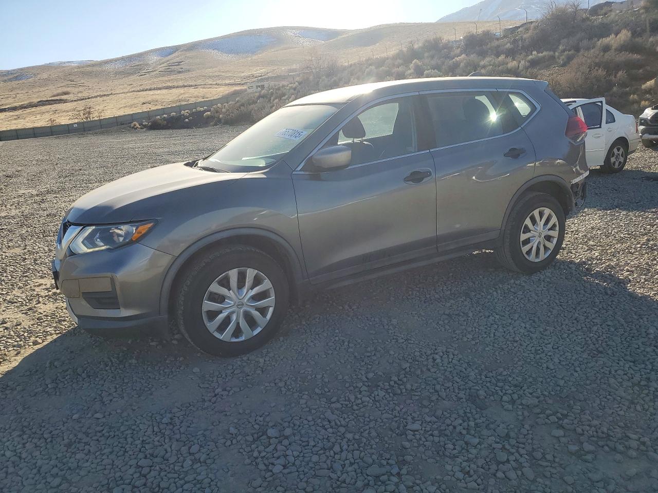 Salvage Nissan Rogue Image