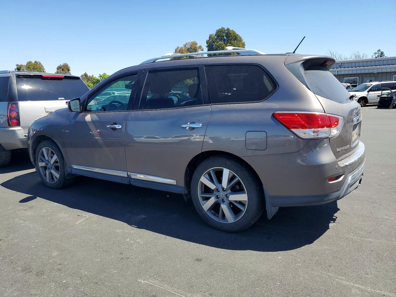 Nissan Pathfinder S