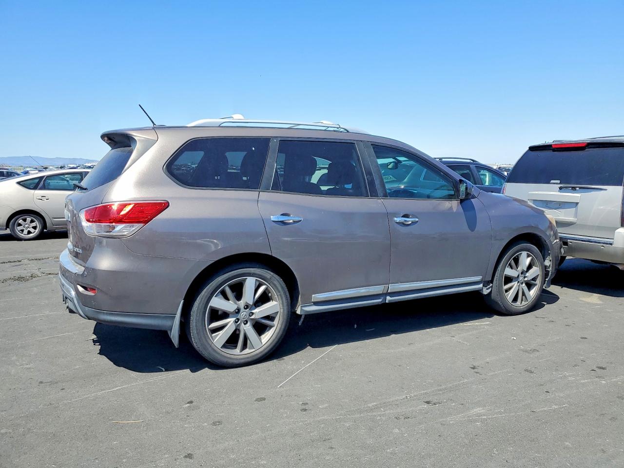 Nissan Pathfinder S