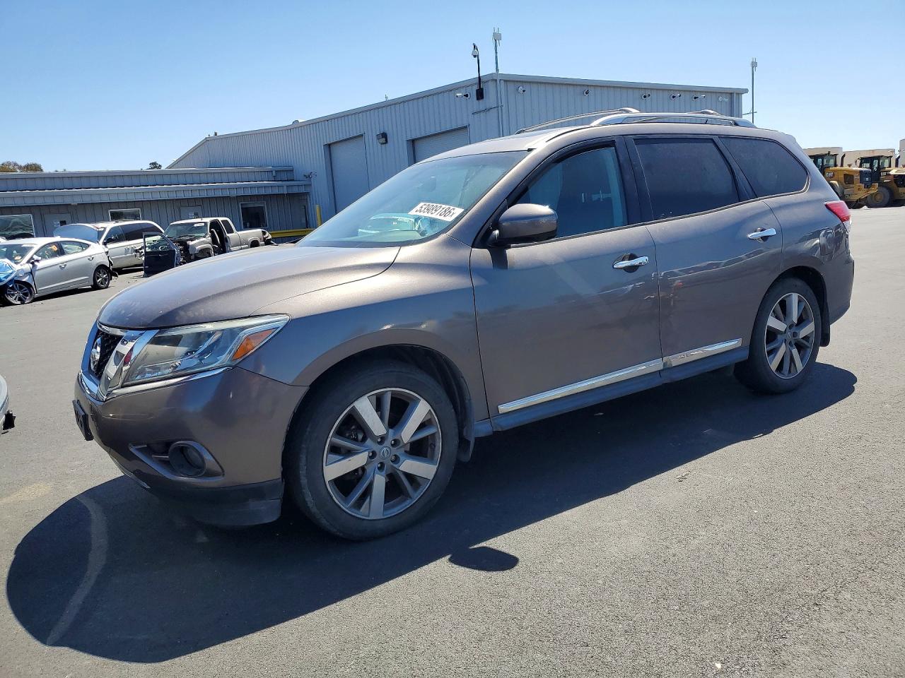 Salvage Nissan Pathfinder Image