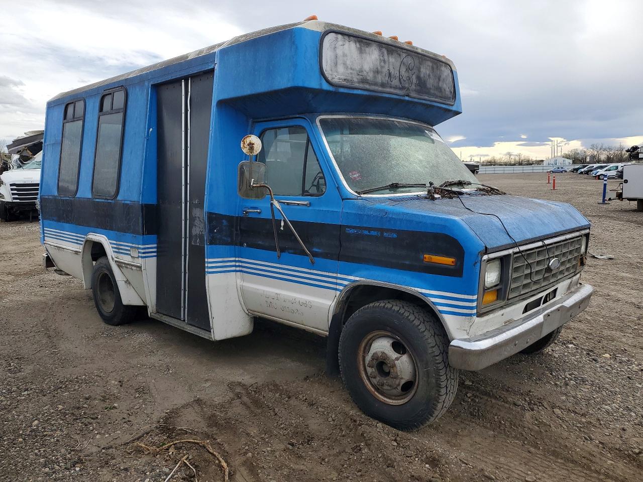 Ford Econoline E350 Cutaway Van