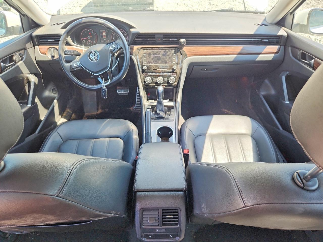 Volkswagen Passat Sel
