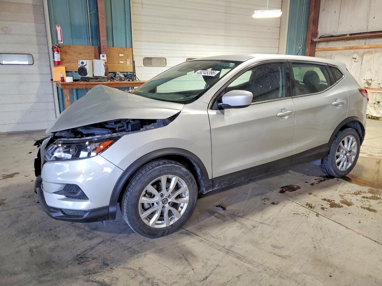 Salvage Nissan Rogue Image