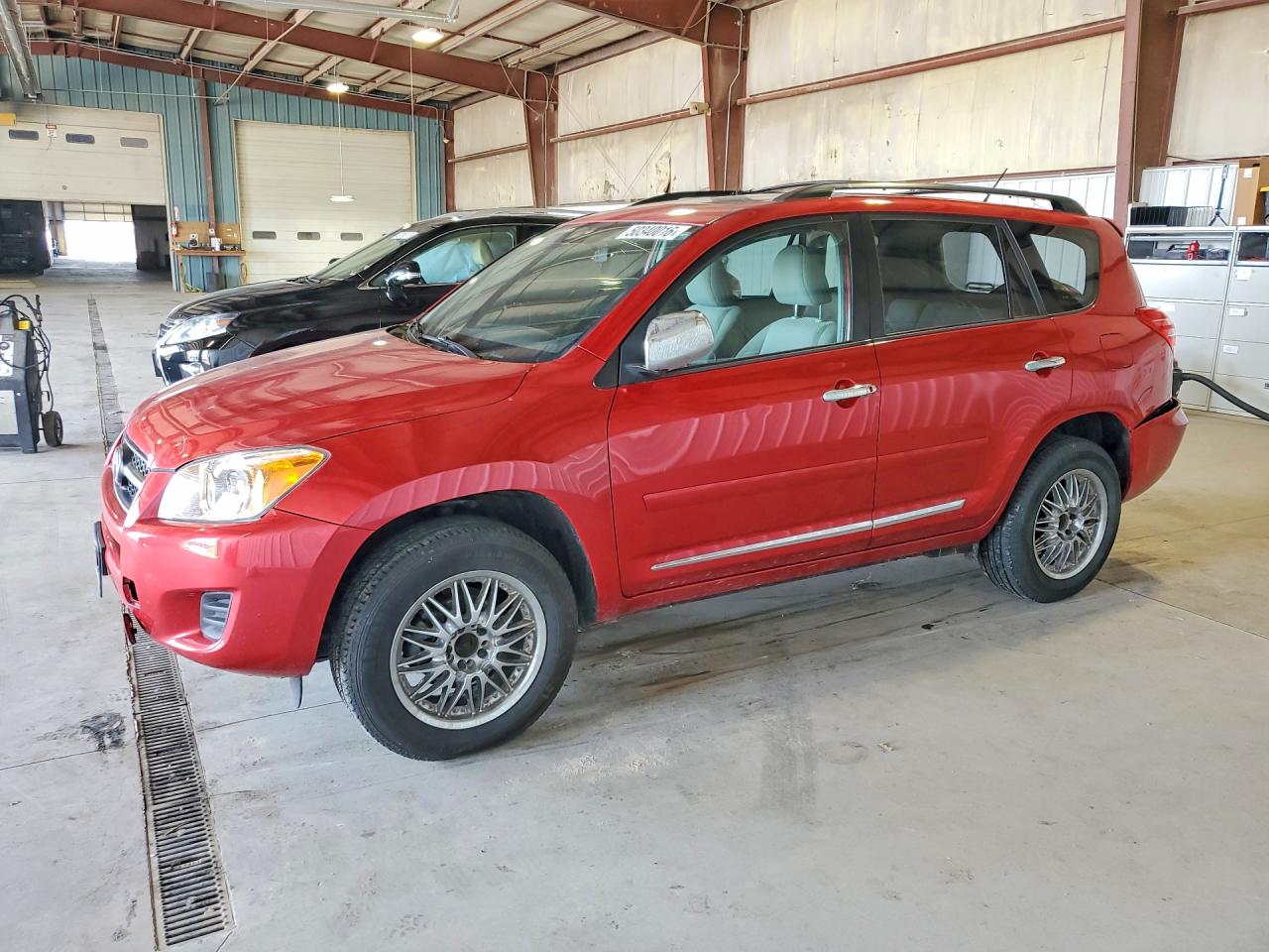 Salvage Toyota RAV4 Image