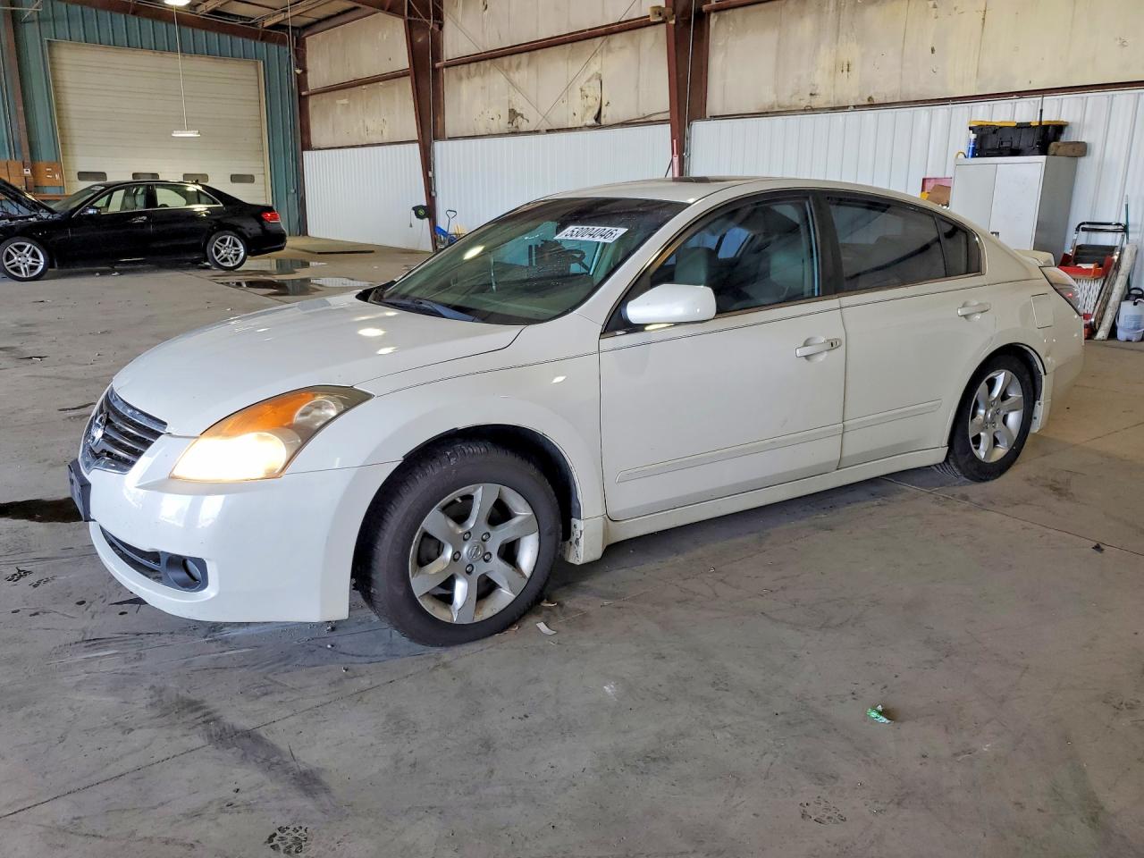 Salvage Nissan Altima Image