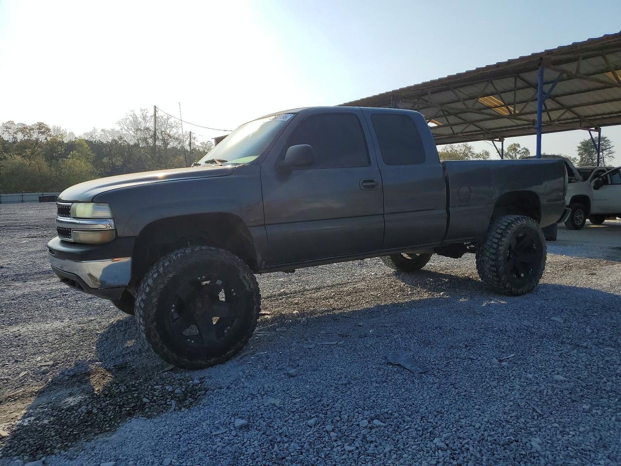 Salvage Chevrolet Silverado Image
