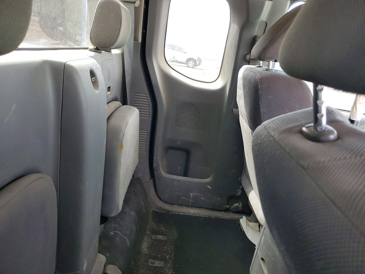 Nissan Frontier S