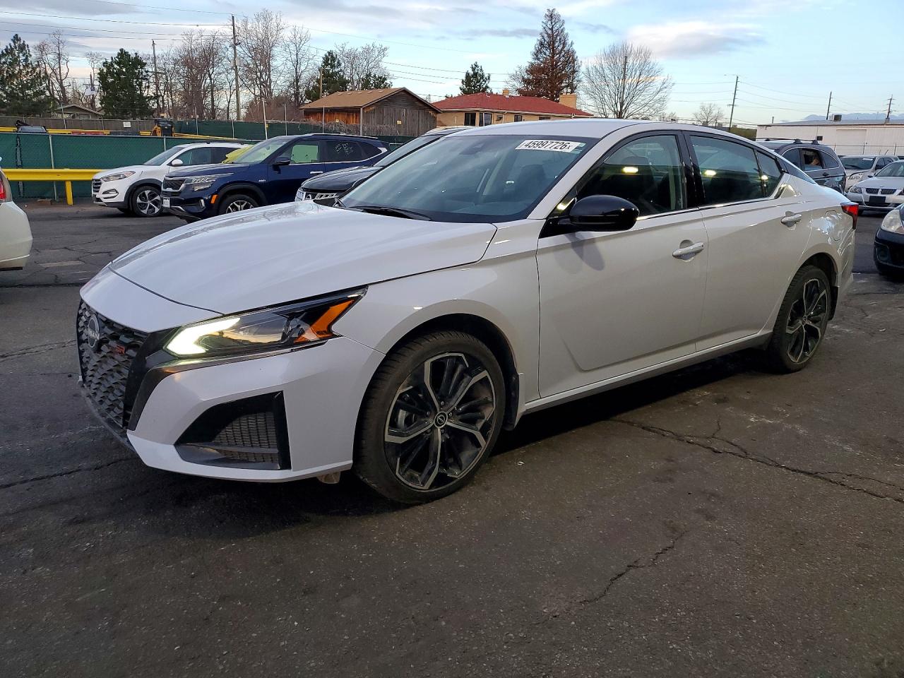Salvage Nissan Altima Image