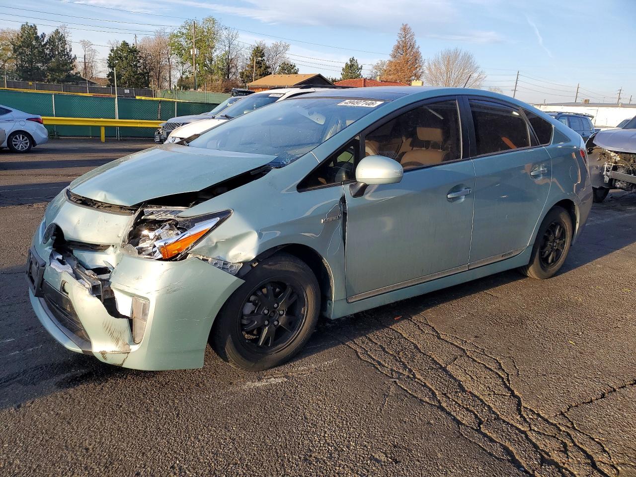 Salvage Toyota Prius Image
