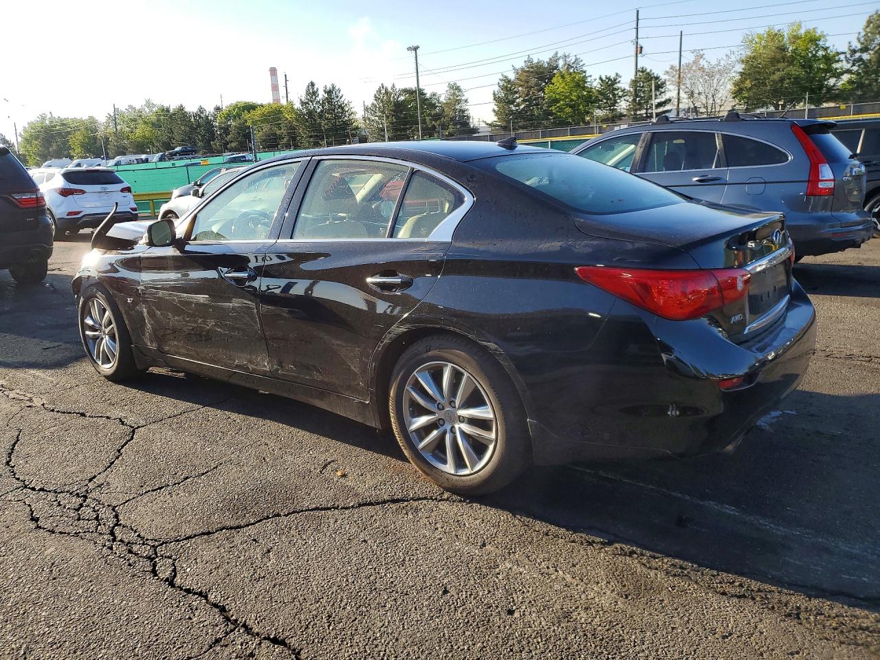 INFINITI Q50 Premium