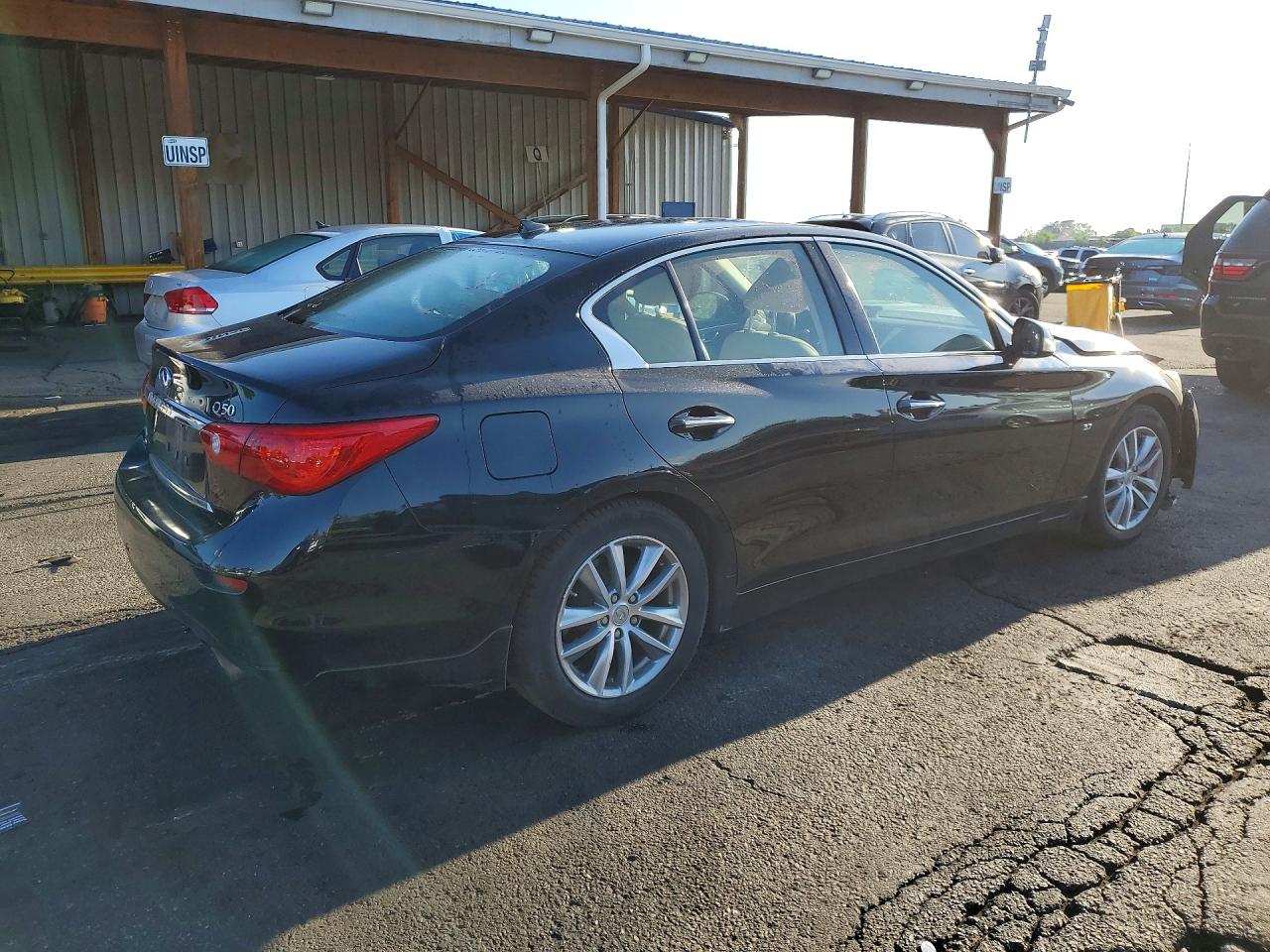 INFINITI Q50 Premium
