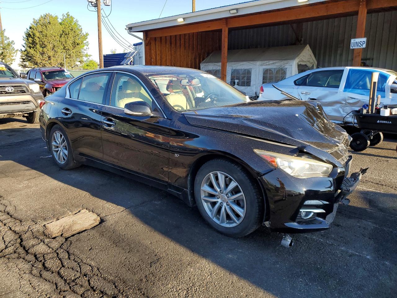 INFINITI Q50 Premium
