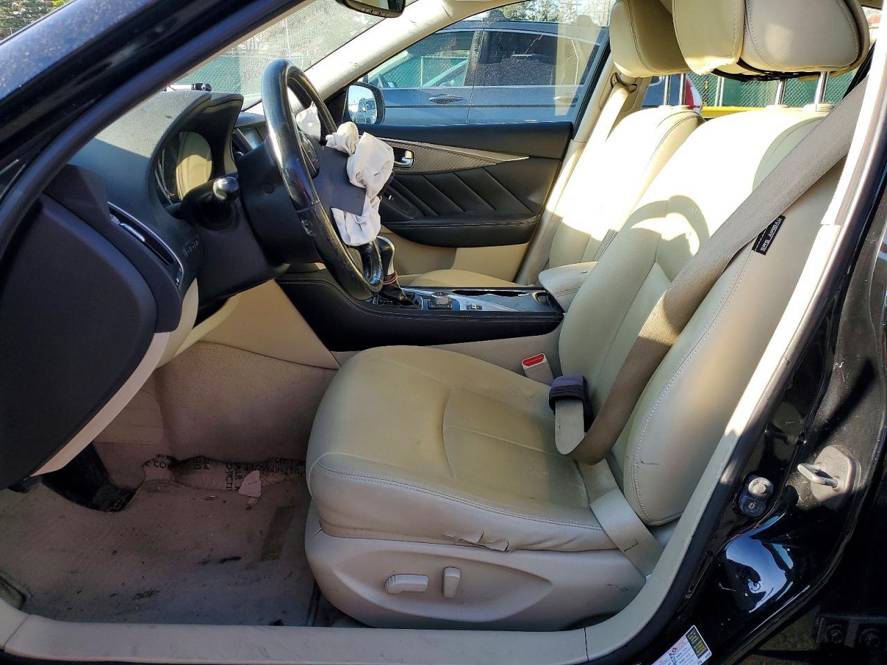 INFINITI Q50 Premium