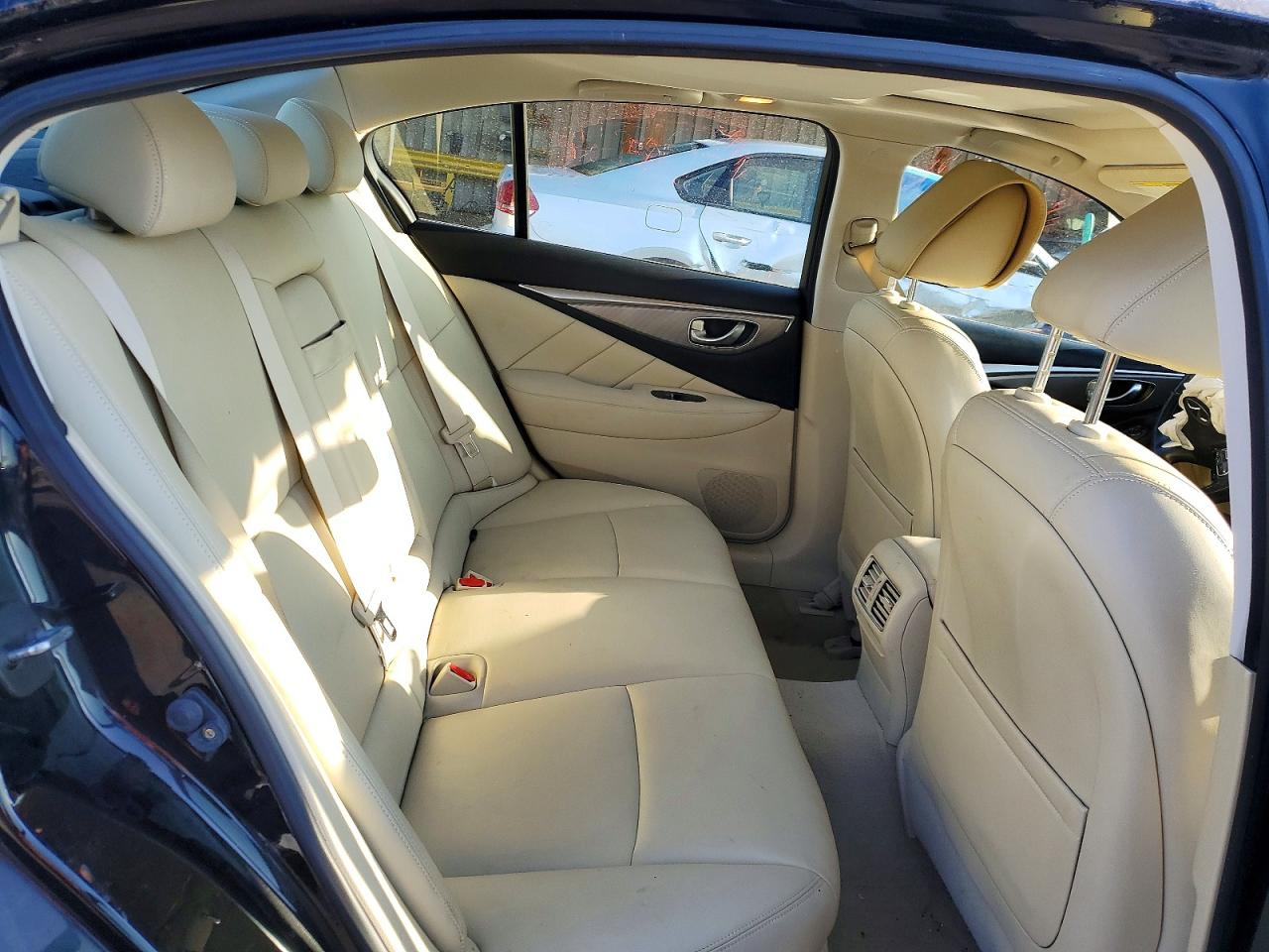 INFINITI Q50 Premium