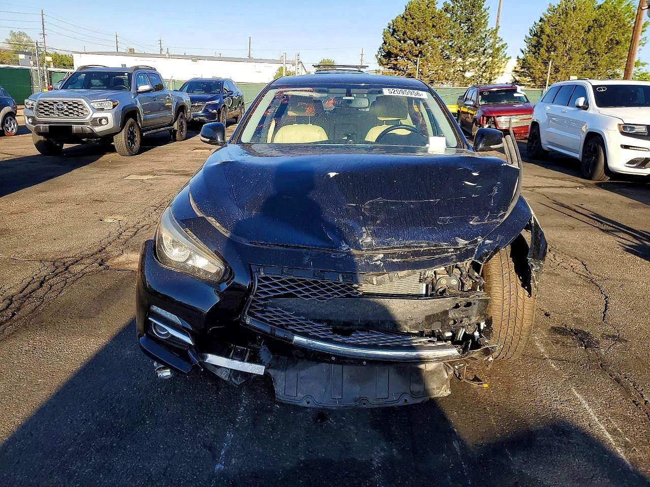 INFINITI Q50 Premium
