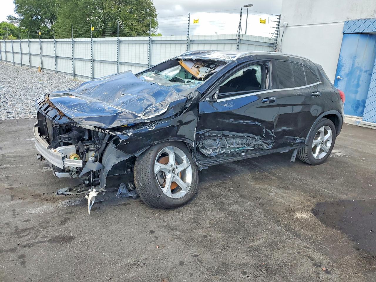 Salvage Mercedes-Benz GLA Image