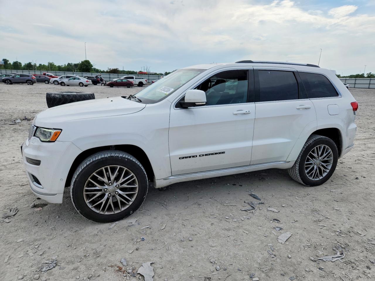 Salvage Jeep Cherokee Image