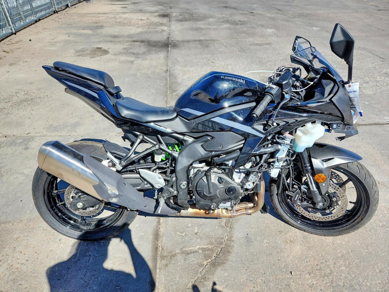 Salvage Kawasaki Zx400 Image