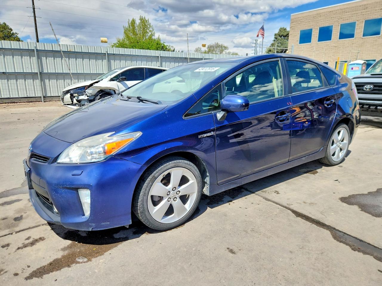 Salvage Toyota Prius Image