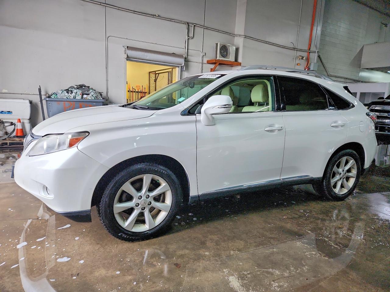 Salvage Lexus RX Image